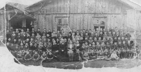 bolek-shul-smr3.JPG (34847 bytes)