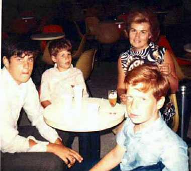 Tosia Schneider and sons, 1965