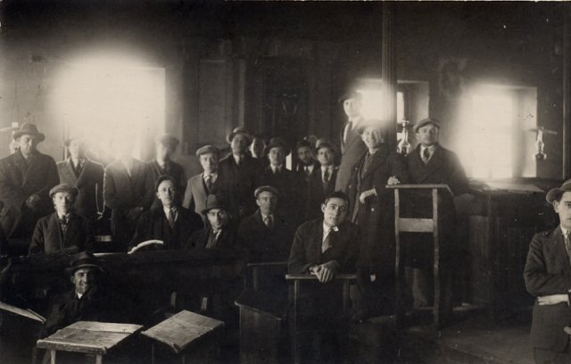purim_in_kamenets_yeshiva_1932