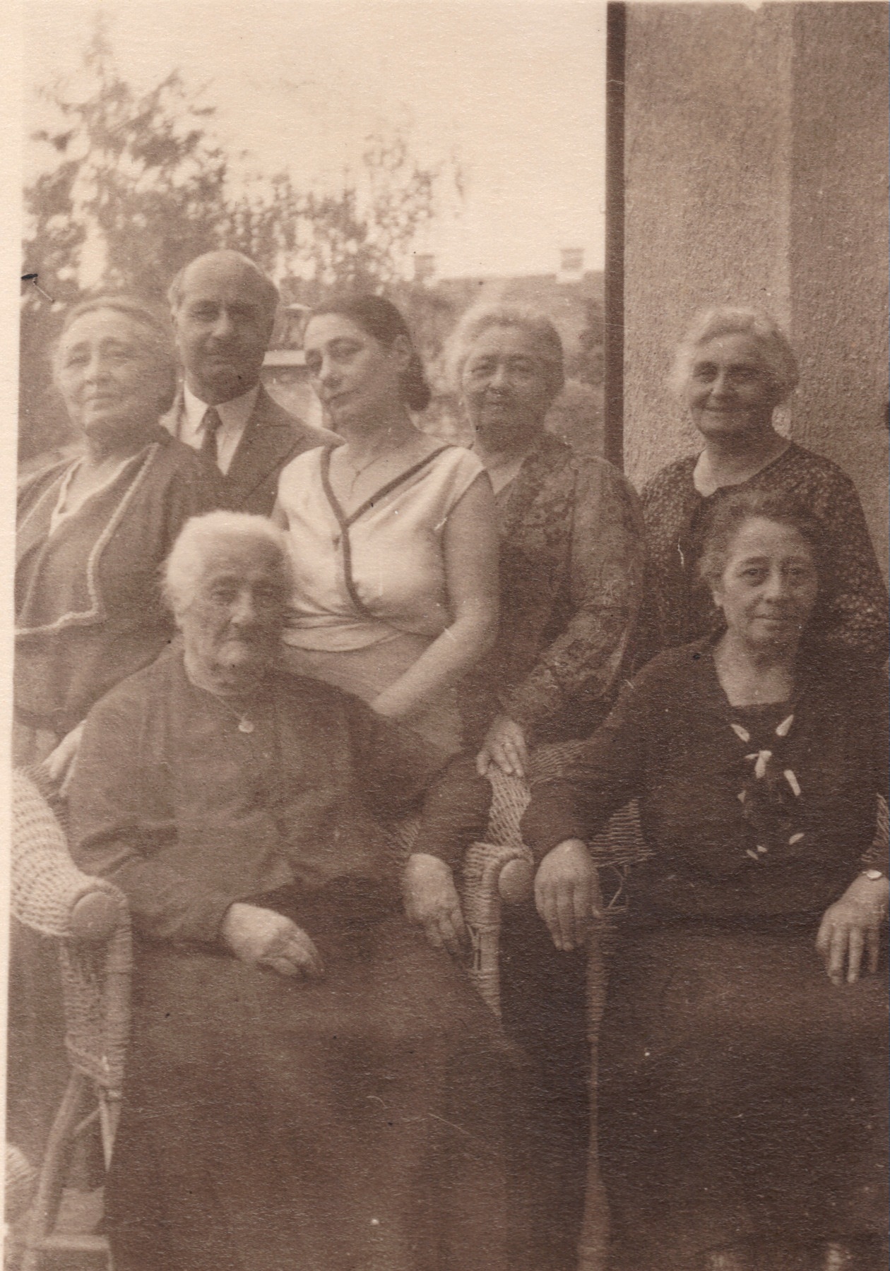 Schreiner
                    sisters