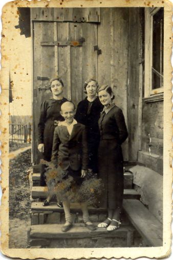 Kaplanski
Family: Luba, Benny, Rachel and Anita
Kaplanski