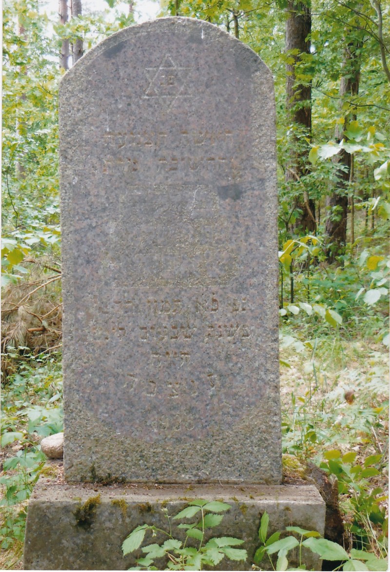 Gravestone of Bella Shpairo in 2015
