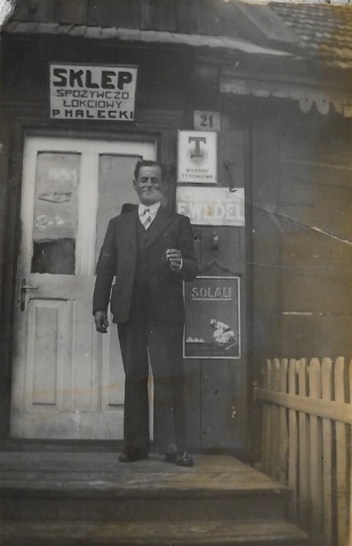 Hyman Wolfson on return visit to
Poland
