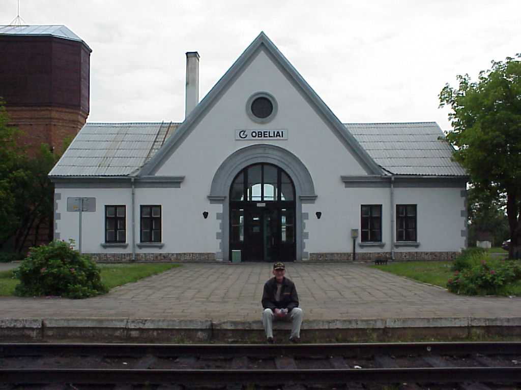 Trains~2.jpg