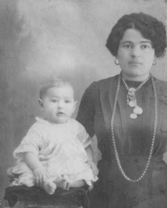 Rivka Plotinsky Linderman & son Josl, Stavisht, circa 1912.</em>