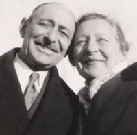 Tazi and Beile Sanders