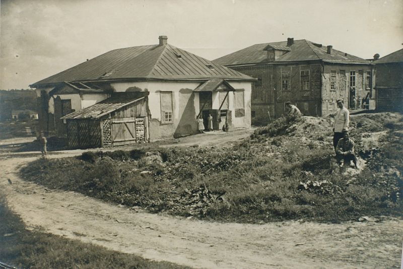 A shtetl road