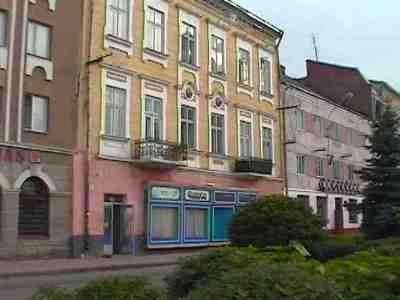 Building On The Town Square, June 1999