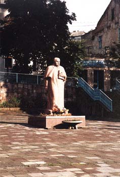 09BuchStatue