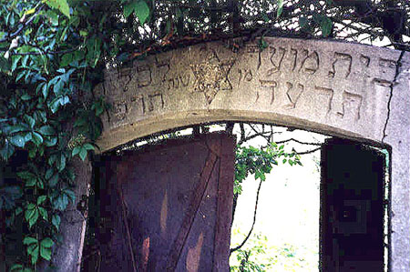 25CemeteryEnterOld