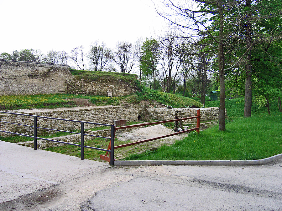 zbaraz_0080_castle_fortification.jpg (925 Kbytes)