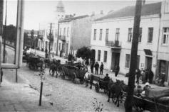 The relocation of Jews to the prison ghetto in Belchatw1941  - photograph United States Holocaust Memorial Museum, courtesy of Instytut Pamieci Narodowej.  