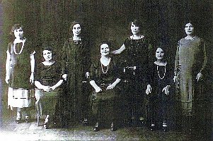 B1023