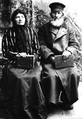Photo of Chasha and Yisrael Ze'ev

Gollman 