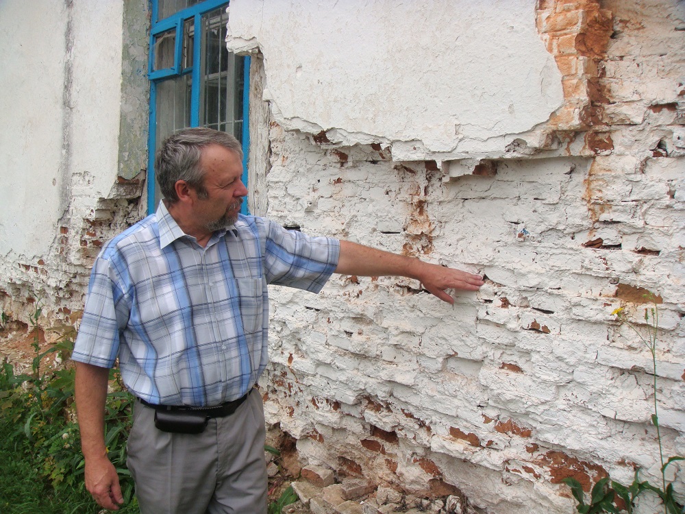 Synagogue from
17th century uses old bricks Lithuanian period
