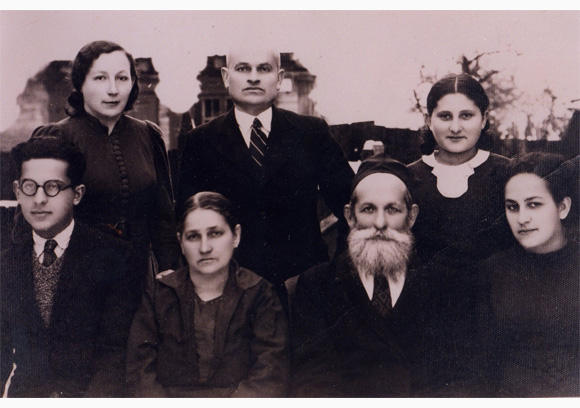 Saul Bayer Perlov with two sisters who perished in the Holocaust