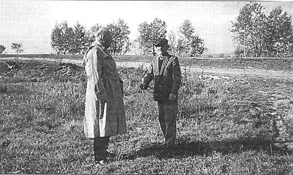 Theodore Janyszyn: &quote;This earth was moved, as if it rippled." On the left  Adam Zielinski 
