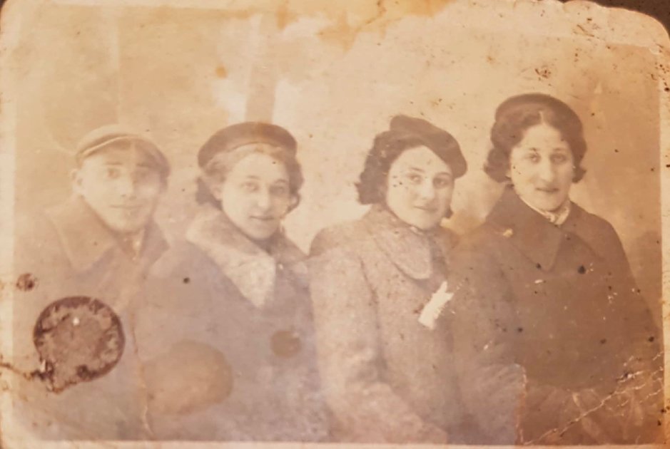 Rudman with sisters