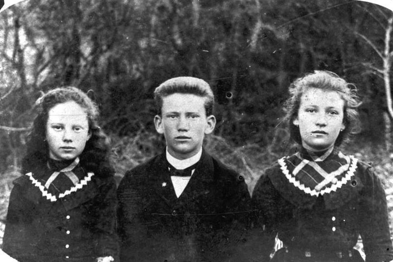 (R-L): Sara, Alexander, & Rivka