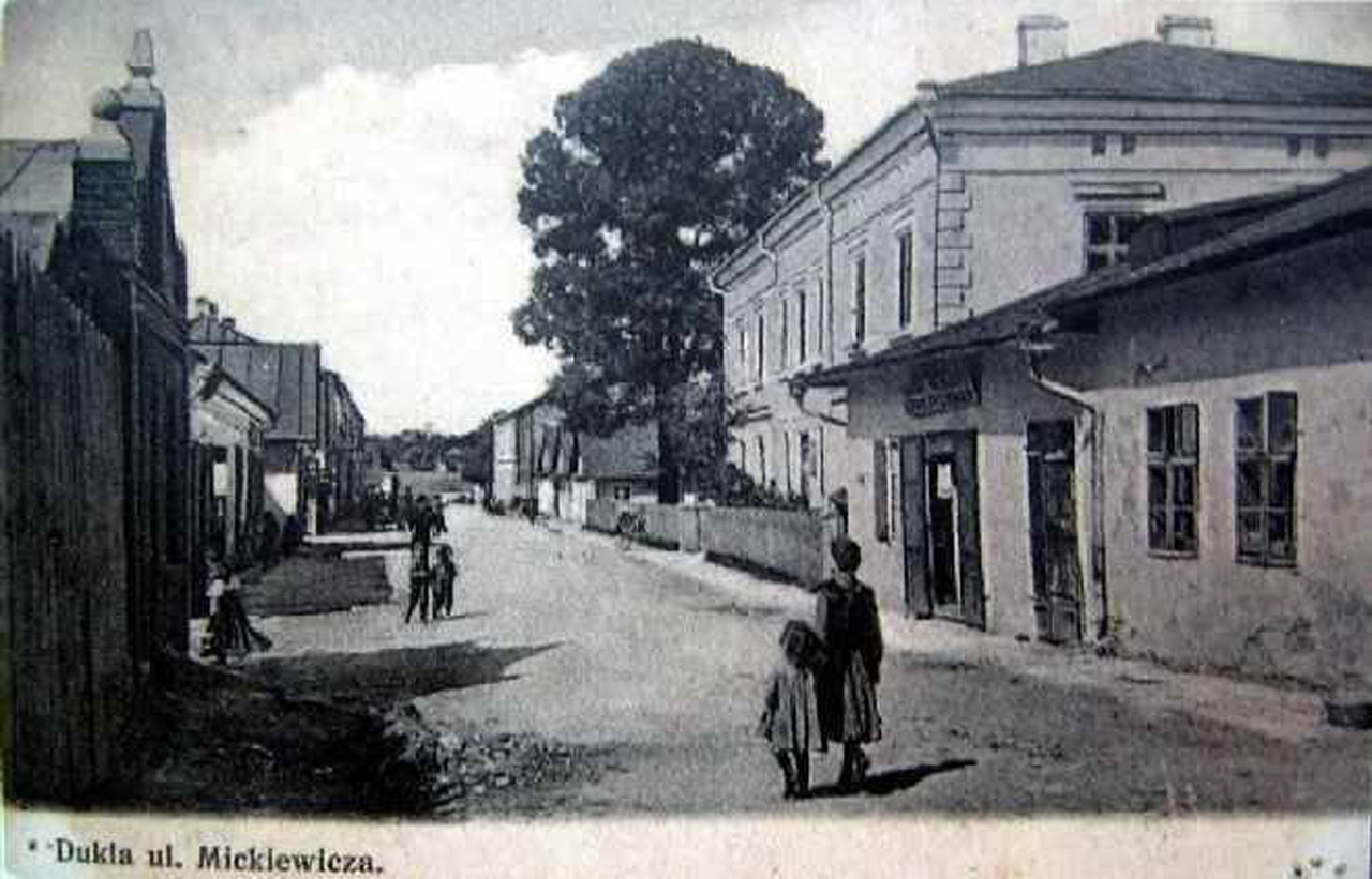 Old
        Postcard Fig3